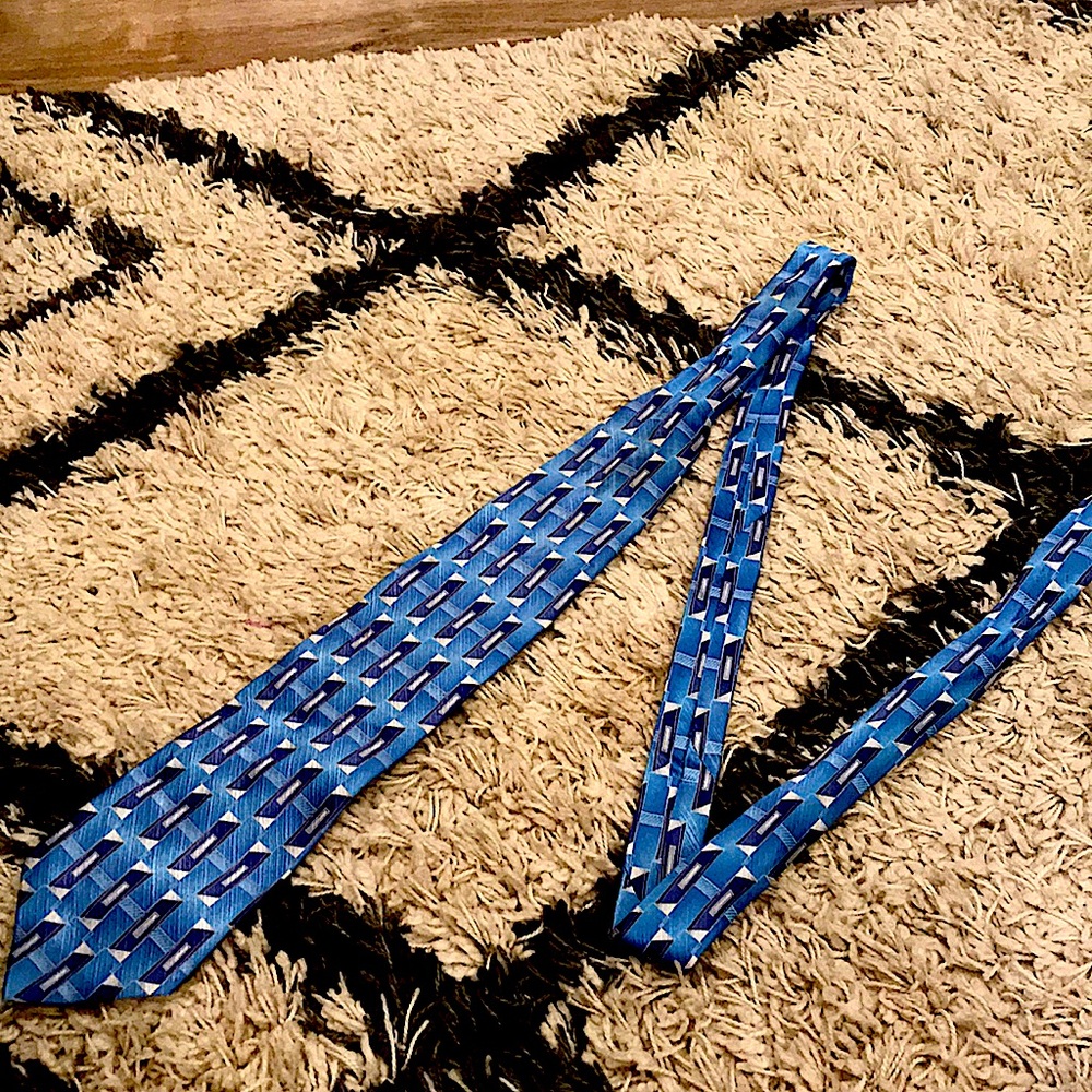 Meeting street hand-made tie.